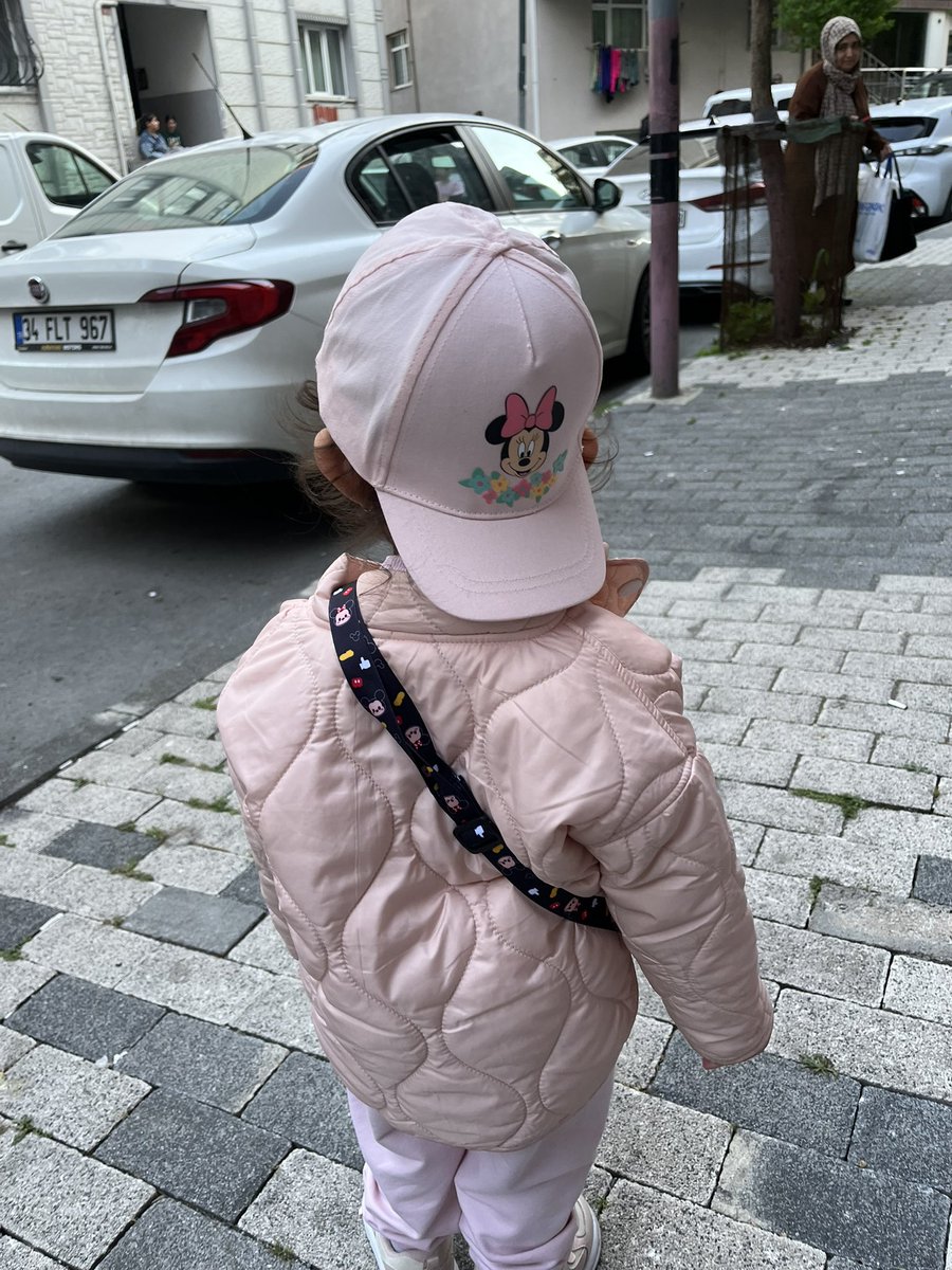 ozgeeinann's tweet photo. İçinde Minnie mouse ve pembe olan her şeyi giymek için ağlama krizleriiiii  hoşgeldin 2 yaş era 😨 https://t.co/ZzszaTHYDD
