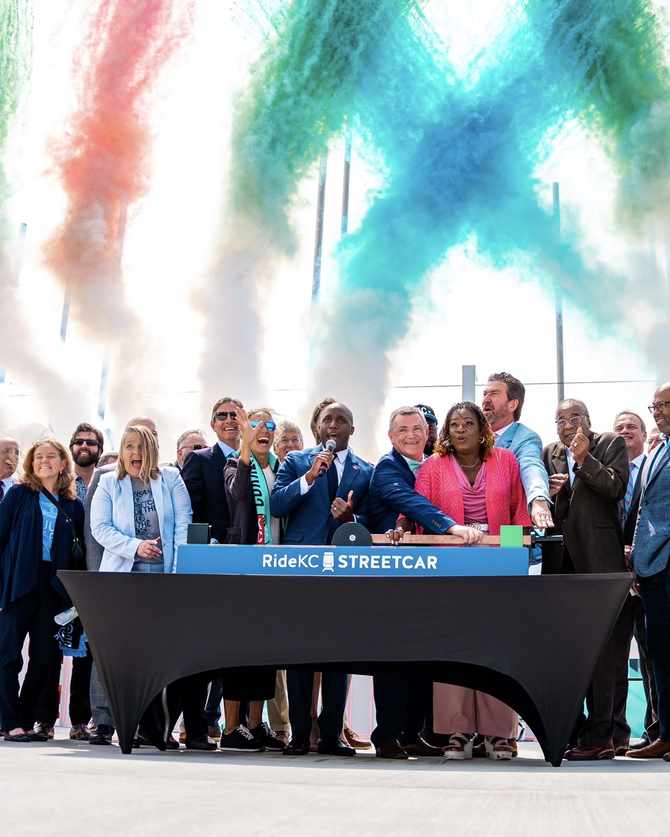 thekccurrent's tweet photo. Connecting KC like never before 🚋

The @kcstreetcar Riverfront Extension is officially open! Getting to @cpkcstadium just got that much easier 😌 https://t.co/GTL1HlvYFp