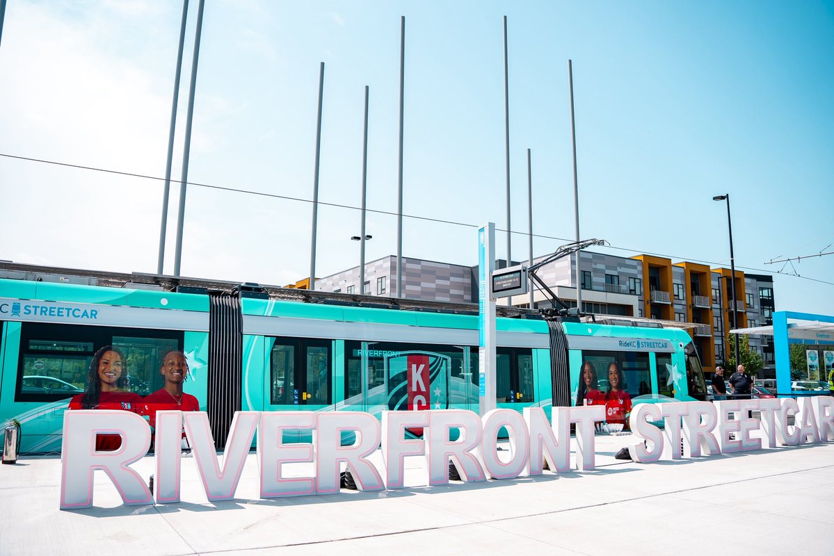 thekccurrent's tweet photo. Connecting KC like never before 🚋

The @kcstreetcar Riverfront Extension is officially open! Getting to @cpkcstadium just got that much easier 😌 https://t.co/GTL1HlvYFp