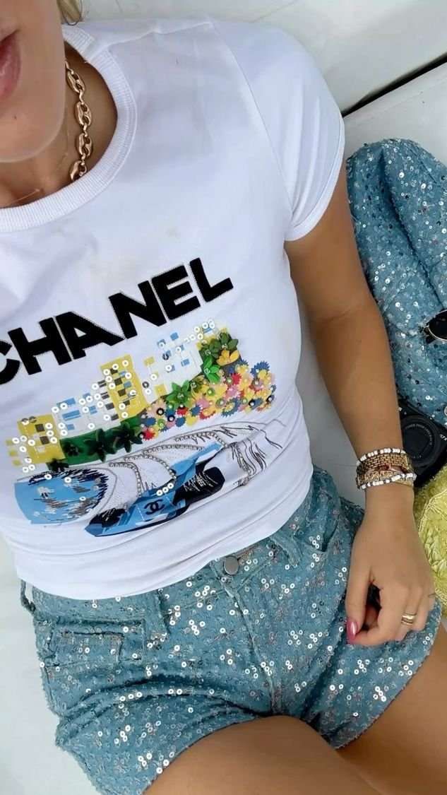 geniuswomanvibe's tweet photo. chanel F1 t-shirt https://t.co/fAhXuiJIuk
