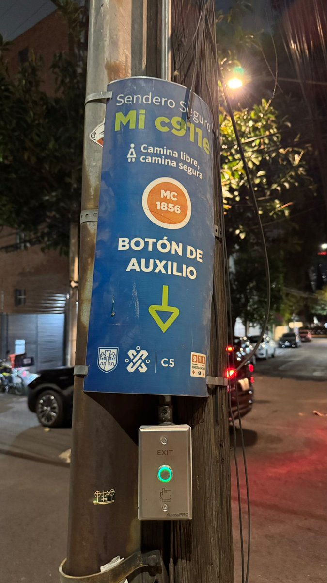 Macn09's tweet photo. @C5_CDMX @locatel_mx @BJAlcaldia @LuisMendozaBJ @ClaraBrugadaM Ayuda! Estás bocinas están fallando y suena la alerta sísmica en las madrugadas, estamos hartos, pueden pintarlo de morado y ponerle mil guajolotes pero que sirvan y dejen de asustar, por favor. https://t.co/4rgga5sLdA