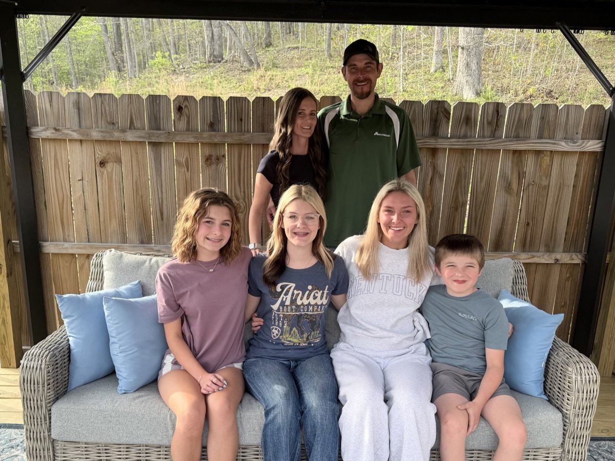 marshallu's tweet photo. Brandon Adams graduated from Marshall with a mechanical engineering degree while balancing a full-time job, a wife and four children. 

“I didn’t want to look back and say I wish I would have. I wanted to know.”

Brandon’s store ➡️ https://t.co/9ZO8Sg21be https://t.co/BvNhd5MNo9