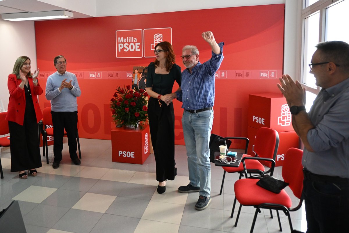 psoemelilla's tweet photo. Hay personas que dejan huella para siempre. Manoli Vizcaíno fue una de ellas.

Hoy la familia socialista de Melilla le ha rendido homenaje: compañera, referente y ejemplo de compromiso y generosidad.

Te echamos muchísimo de menos, compañera.

Un beso al cielo, Manoli ❤️❤️ https://t.co/cTfR5hoPuN