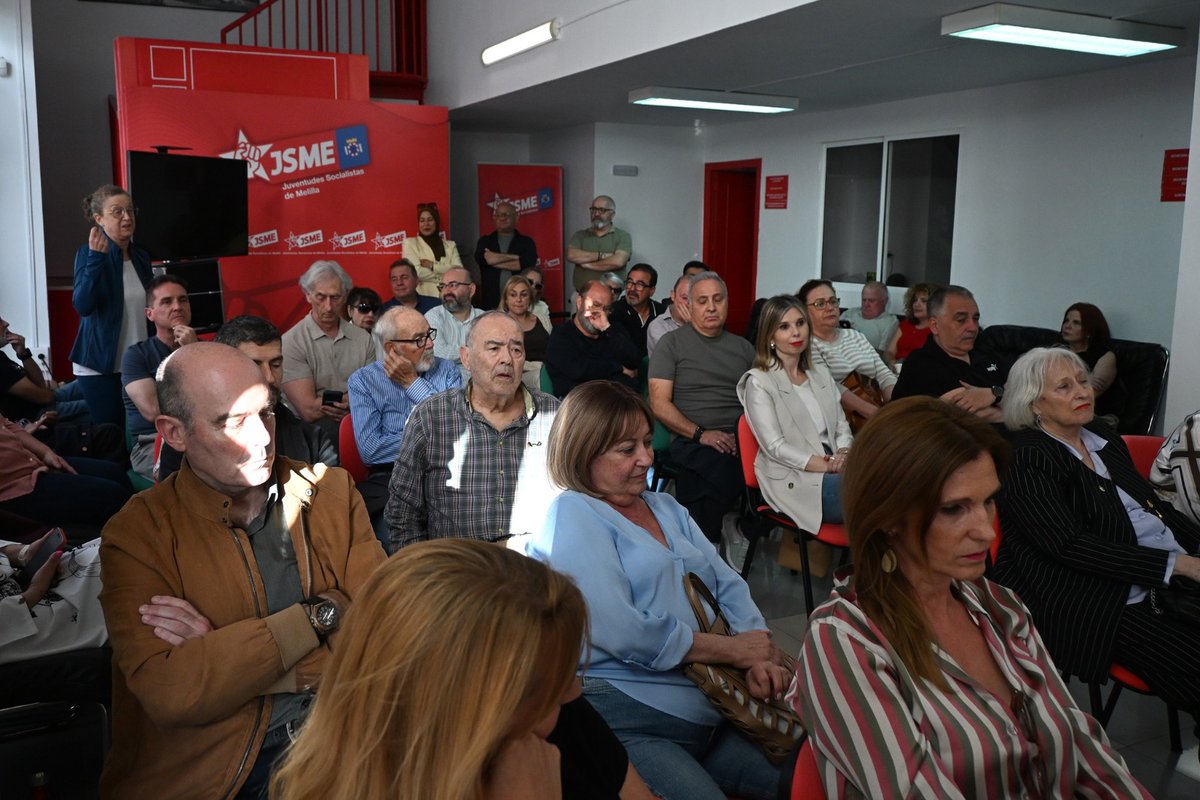 psoemelilla's tweet photo. Hay personas que dejan huella para siempre. Manoli Vizcaíno fue una de ellas.

Hoy la familia socialista de Melilla le ha rendido homenaje: compañera, referente y ejemplo de compromiso y generosidad.

Te echamos muchísimo de menos, compañera.

Un beso al cielo, Manoli ❤️❤️ https://t.co/cTfR5hoPuN