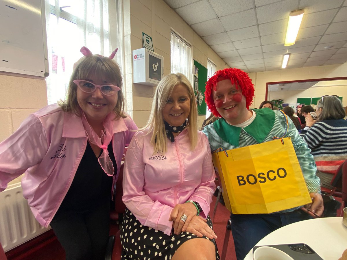 scoildara's tweet photo. Congratulations to all our staff & 6th Year students who took part in our “Past Meets Present” Fun Day! 🎉 Amazing creativity on display, all while raising funds for the Irish Cancer Society 🎗💛 #PastMeetsPresent https://t.co/u06r9rPp4h