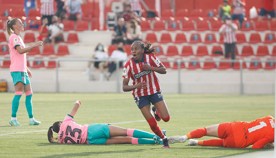 LasColchoneras's tweet photo. El 1 de junio de 2021 vencimos por 4-3 al F.C. Barcelona en un apasionante partido en Alcalá. @EmelyneLaurent  marcó un doblete, los últimos goles que marcó en el equipo. @Amanda6sb abrió el marcador y @deynac18 lo cerró https://t.co/iYfKKDrOBf