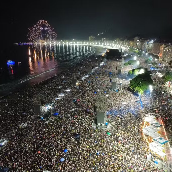 Memes_Shakira2's tweet photo. El verso de TQG se hizo realidad este 2026 para Shakira, sin duda.

"Volver contigo never, tú eras la mala suerte,
porque ahora las bendiciones me llueven". https://t.co/5oNJwVShX5
