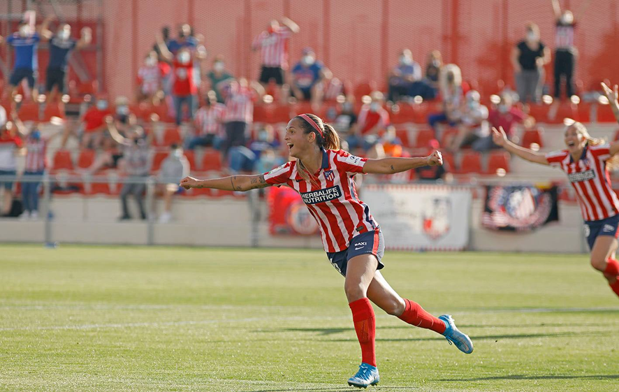 LasColchoneras's tweet photo. El 1 de junio de 2021 vencimos por 4-3 al F.C. Barcelona en un apasionante partido en Alcalá. @EmelyneLaurent  marcó un doblete, los últimos goles que marcó en el equipo. @Amanda6sb abrió el marcador y @deynac18 lo cerró https://t.co/iYfKKDrOBf