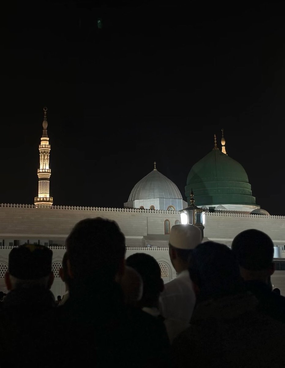 thefaqiir's tweet photo. Masjid al-Nabawi tonight https://t.co/6K2hz02cU8