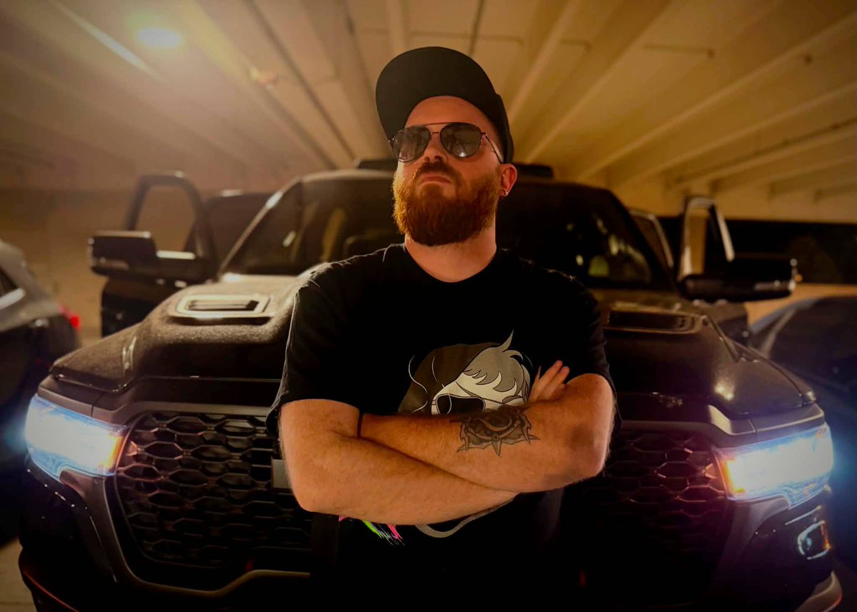 xecronius's tweet photo. I lost my car and found this truck, Idk who's it is, lol. https://t.co/5oq4ca1VBf