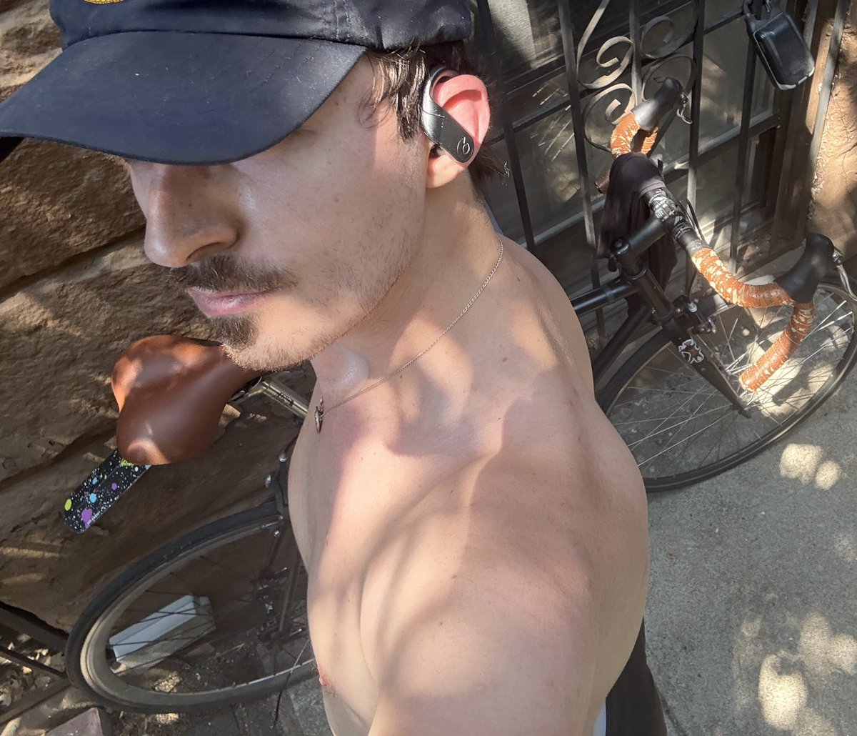 rococokaren's tweet photo. @pradaprincessca always my cycling pump soundtrack ￼😤 https://t.co/qF3Nkjzj1A