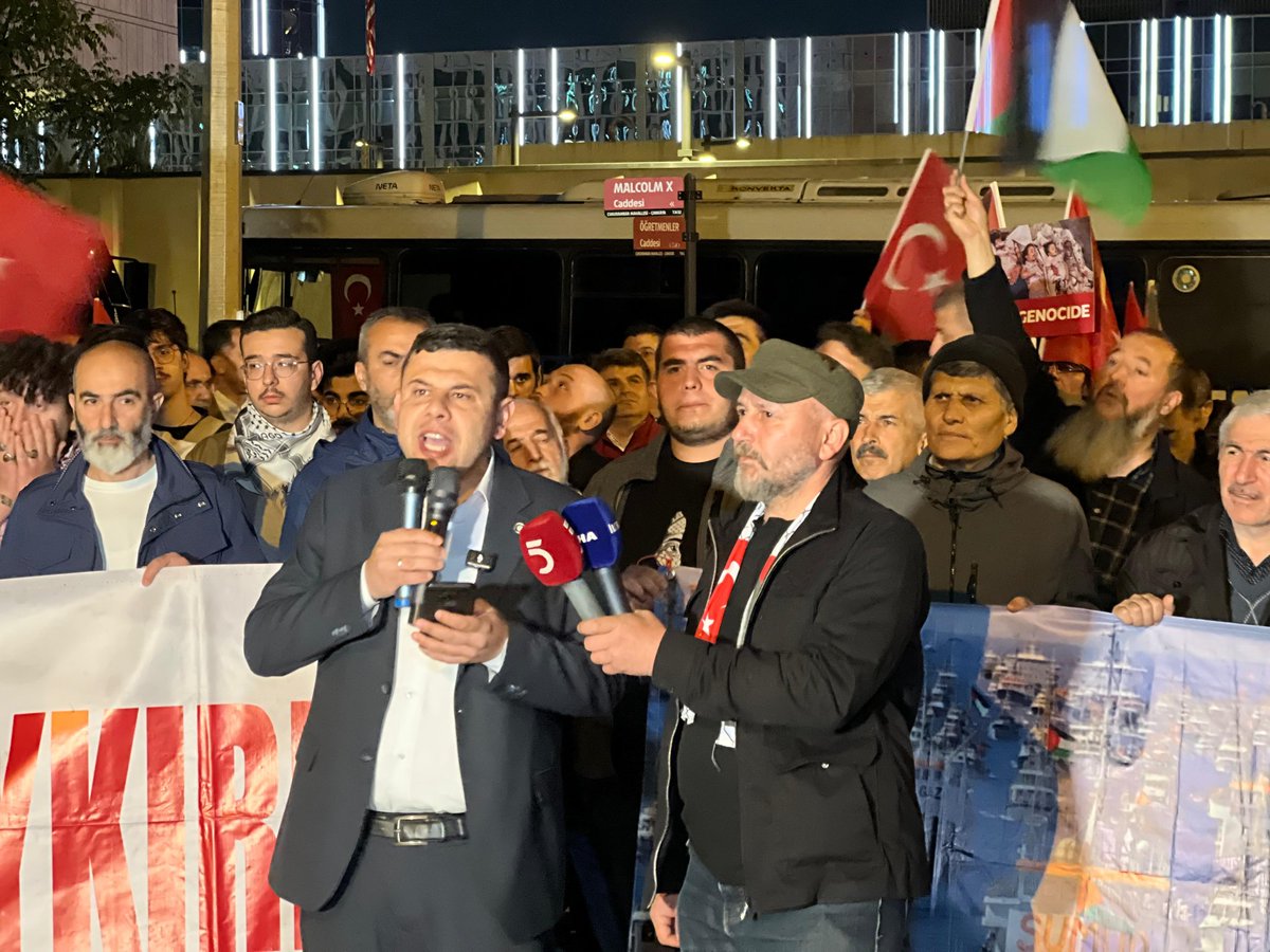 agdorgtr's tweet photo. 🇵🇸 SUMUD VE GAZZE İÇİN EYLEMDEYİZ!

AGD Ankara Şube Başkanı Mustafa Koyuncu Bey konuşmalarını icra etti.

📍ABD Büyükelçiliği önündeyiz!

📌 Ankara 

Saldırıya karşı dur! Meydana çık! https://t.co/D2b9tlyKPI