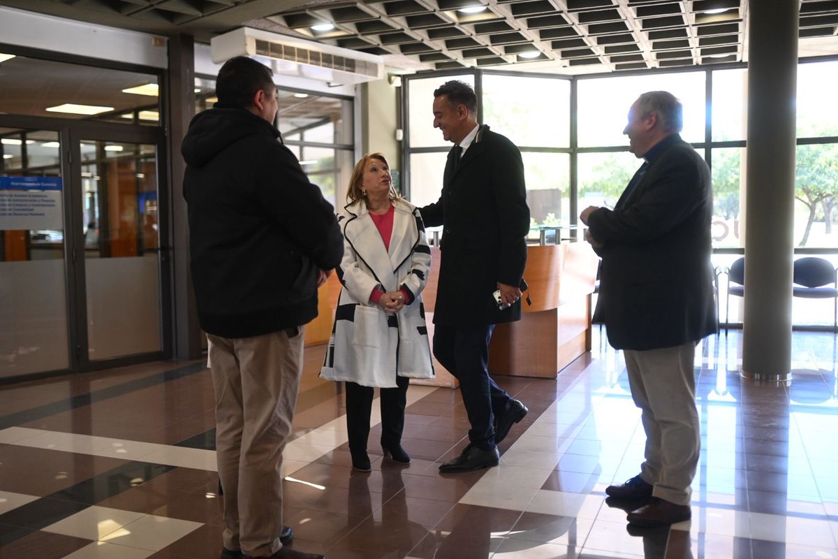 miguelsiciliano's tweet photo. En la Universidad Católica de Córdoba, mantuvimos una reunión de trabajo junto al rector, padre Andrés Aguerre; el decano de Filosofía, padre Daniel López; la vicerrectora Mariana Gali; y Amelia López. Más diálogo para seguir fortaleciendo la articulación entre la Provincia y la comunidad universitaria.

#HacerParaCrecer