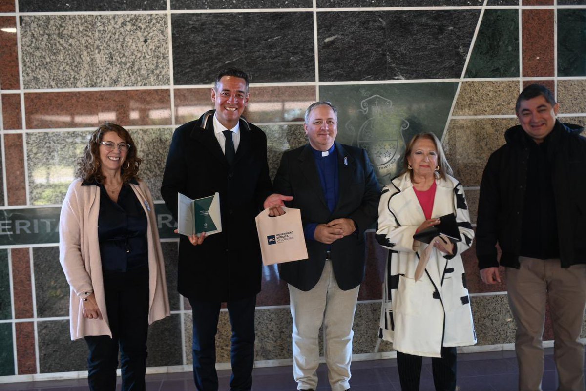 miguelsiciliano's tweet photo. En la Universidad Católica de Córdoba, mantuvimos una reunión de trabajo junto al rector, padre Andrés Aguerre; el decano de Filosofía, padre Daniel López; la vicerrectora Mariana Gali; y Amelia López. Más diálogo para seguir fortaleciendo la articulación entre la Provincia y la comunidad universitaria.

#HacerParaCrecer