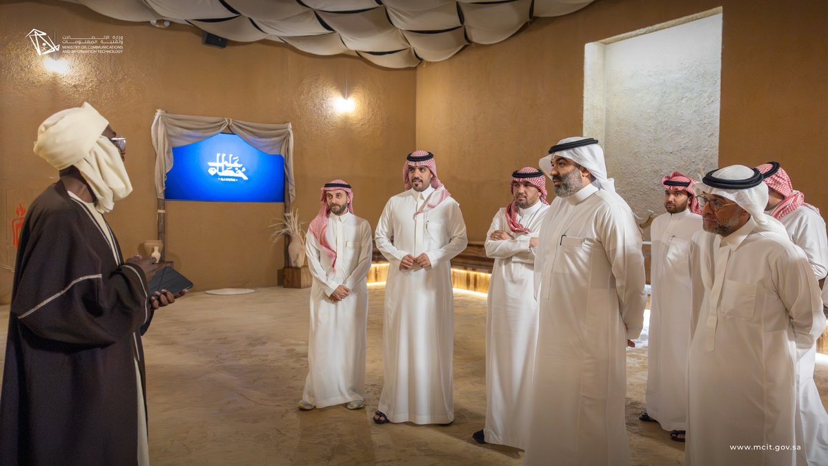 McitGovSa's tweet photo. معالي المهندس عبدالله السواحه @aalswaha يزور مشروع «على خطاه»، ويطّلع على تجربته التفاعلية التي تحاكي الدرب التاريخي للهجرة النبوية الشريفة، مشيدًا بتوظيف التقنيات الرقمية والسرد التاريخي لإثراء التجربة الروحية والتاريخية. https://t.co/OowPxLensS