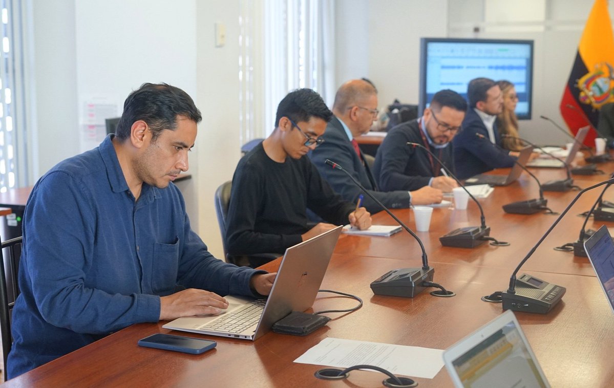 Comisión del Derecho al Trabajo y Seguridad Social tweet media