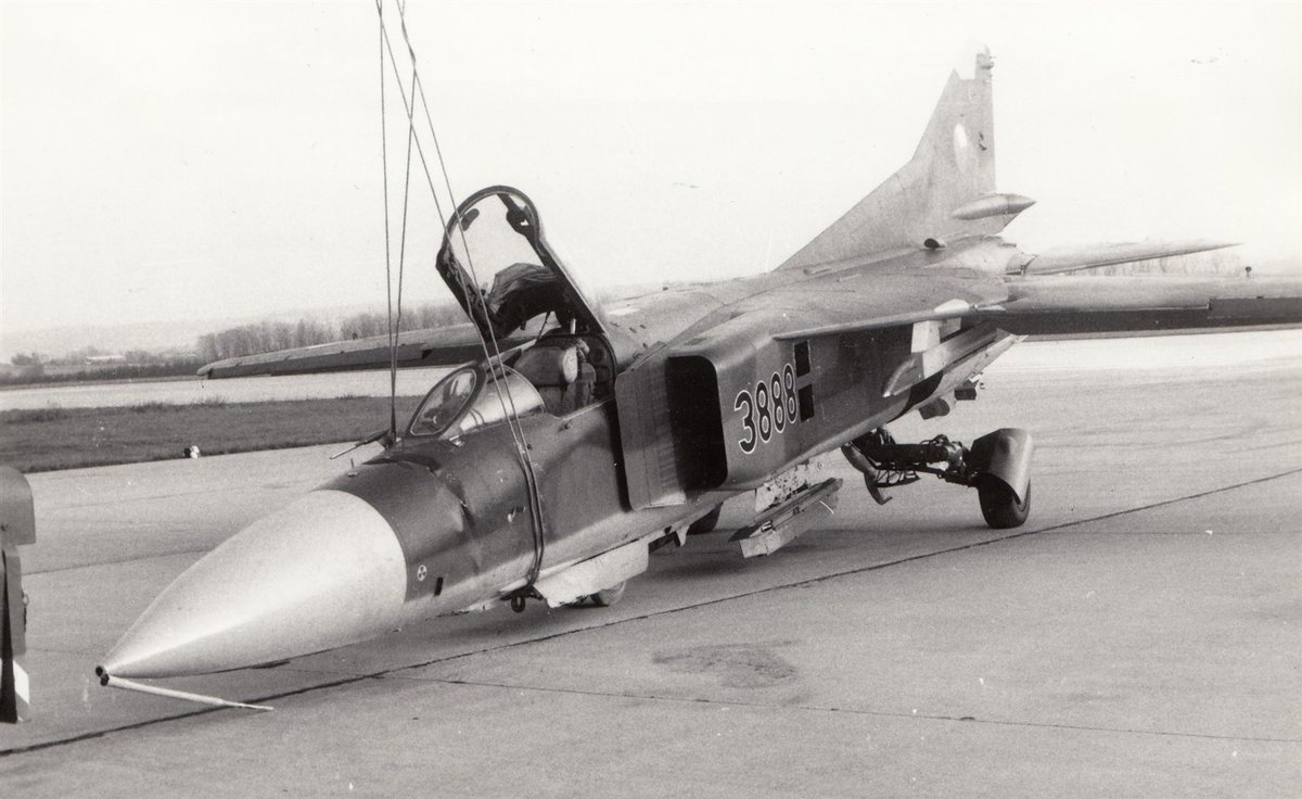 BaA43A3aHY's tweet photo. MiG-23s sitting down. https://t.co/smsGbo7HV9