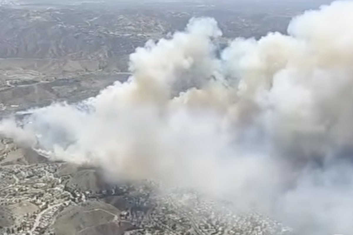 Evacuations ordered as fast-moving brush fire threatens Simi Valley ...