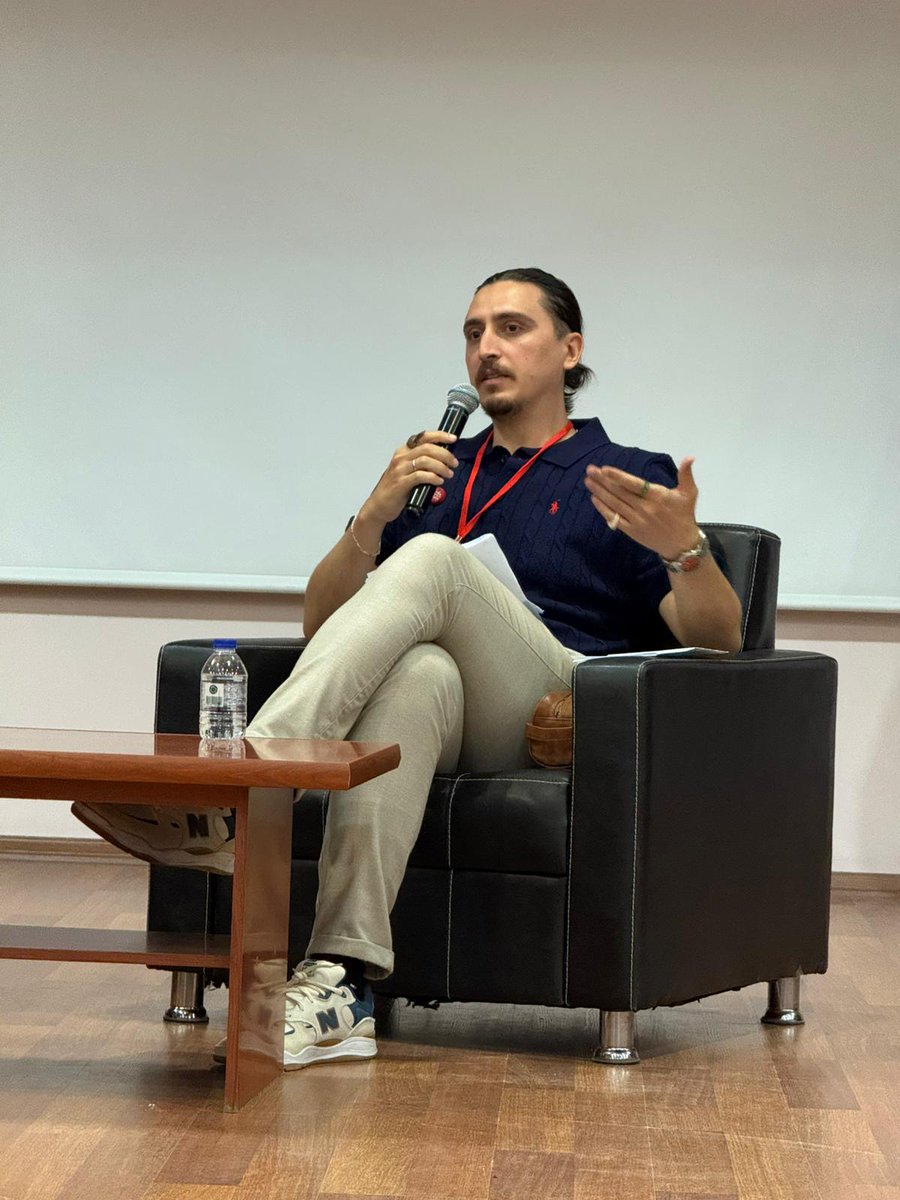 40ipchannel's tweet photo. Çanakkale 18 Mart Üniversitesi'nde post-apokaliptik kurgunun evrimi üzerine, interaktif ve keyifli bir söyleşi gerçekleştirdik. TroyCon ekibinin hazırladığı AM(Allied Mastercomputer) Anıtı başta olmak üzere tüm proplar aklımı başımdan aldı. https://t.co/xDKEZrkebE