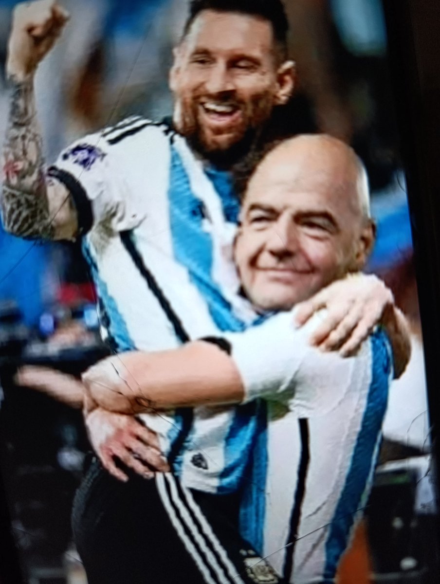 chepeson's tweet photo. @AS_Colombia Todo es posible solo hay que recordar cómo le regalaron el mundial y los títulos personales... https://t.co/onmub4kNP8