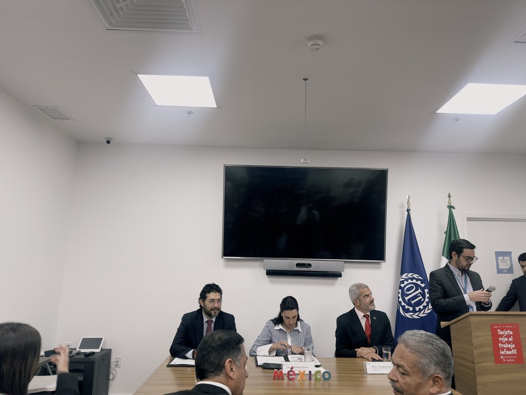 CTMxlainfancia's tweet photo. “La erradicación del trabajo infantil debe ser una prioridad en México,con una acción articulada y en alianza con la @STPS_mx ,@SECTUR_mx se lanza la campaña Tarjeta Roja al Trabajo Infantil,para visibilizar a este flagelo” Director de la OIT @pedroamerico13 @ilo @ILO_Childlabour https://t.co/f7Ylv72WGi