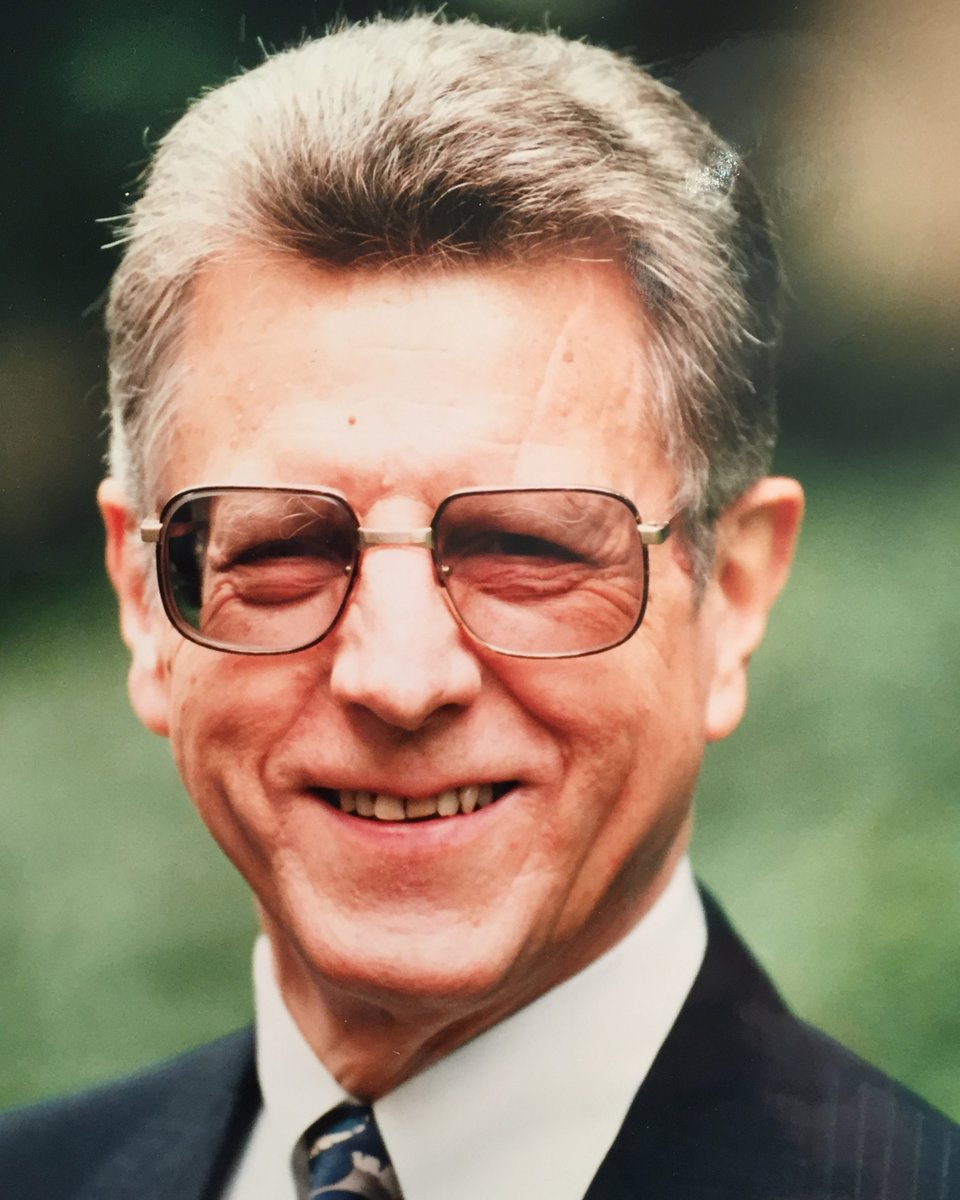 Domuzime's tweet photo. ASV vēsturnieks Teodors Ziolkovskis: Ja jautājam, kāpēc raktuvju tēls tik spēcīgi piesaistīja jaunos rakstniekus Vācijā laikā no 1790. līdz 1820. gadam, uzreiz aizdomājamies par to, ka pārsteidzoši daudzi no viņiem bija mācījušies par kalnrūpniecības inženieriem. 1/2 https://t.co/QIEPOrakiW