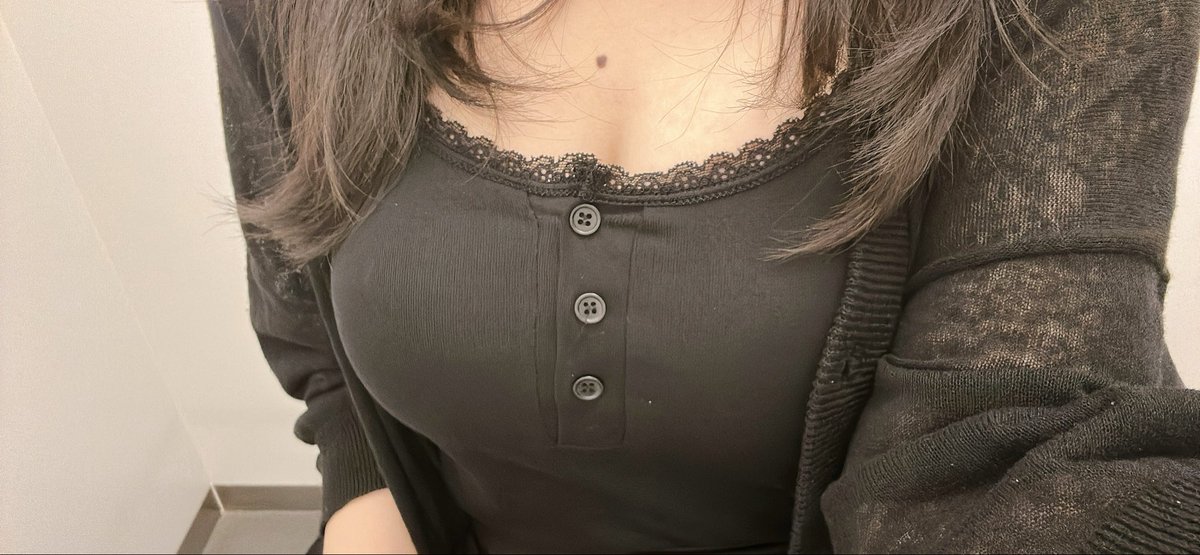 rankani___'s tweet photo. この時の顔隠してるけど全身写真見たい人います？ https://t.co/wmlm9plS8s
