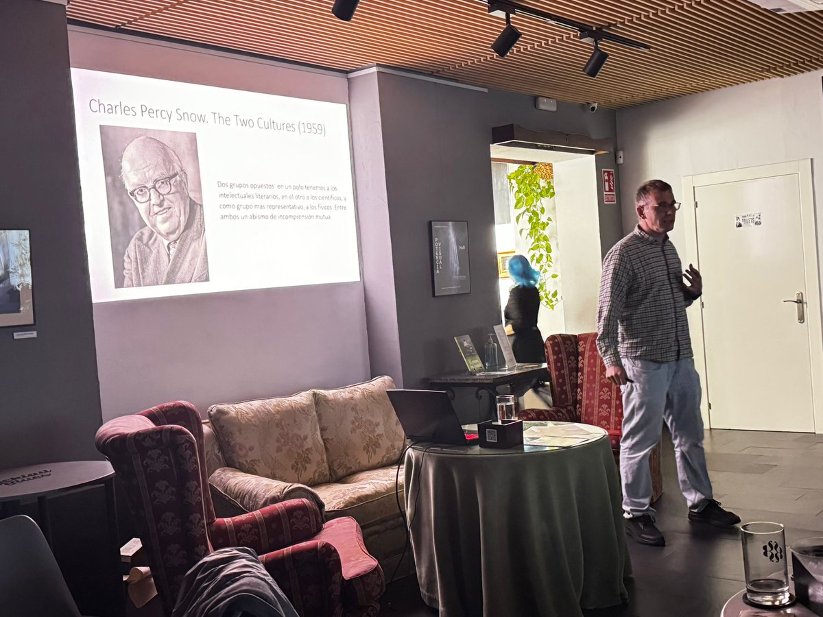 PrehistoriaUAH's tweet photo. 🦸♂️🌌 Francisco Sáez de Adana Herrero ha unido lo que más nos gusta, la ciencia y el cómic “La física de los multiversos en el cómic”. 👏📚@Prehistoriauah #MKTP #ThebanProject @UAHes@otcUAH @cocktailbluesgallery @pintofsciencees #PintOfScience https://t.co/0be8pNEb8L