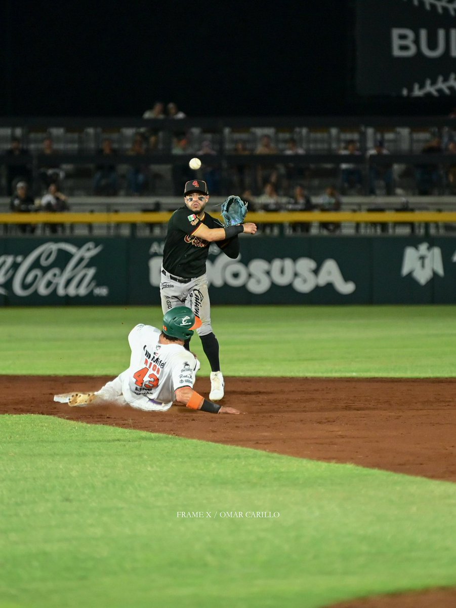 FrameX_OF's tweet photo. 📸 Galería Frame X | Guerreros de Oaxaca vs Leones de Yucatán
📍 Parque Kukulcán – Mérida, Yucatán
📷 Fotografías por Omar Carrillo

⸻
#GuerrerosDeOaxaca #LeonesDeYucatán #LMB #BeisbolMexicano #GaleríaFrameX #OmarCarrillo #FotografíaDeportiva #CoberturaFrameX https://t.co/aDDFj4vy2K