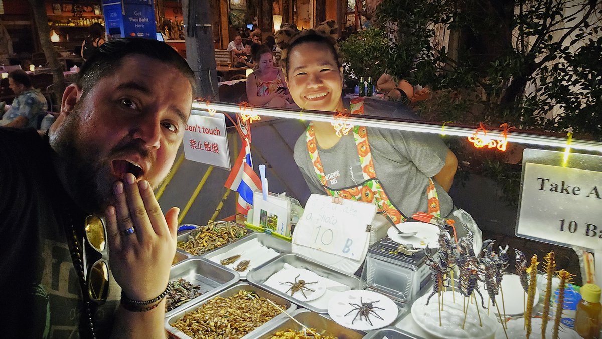 AlexJamesBlog's tweet photo. 🦂🐛🦟 Entre insectos, víboras, escorpiones para comer y experiencias que parecen sacadas de otro planeta. 🔥✈️ 

Viajar es coleccionar historias que nadie te va a creer y definitivamente Bangkok no se visita… se vive. 🇹🇭

#Bangkok 🌐 #Alextremo https://t.co/dehkazQ1kx