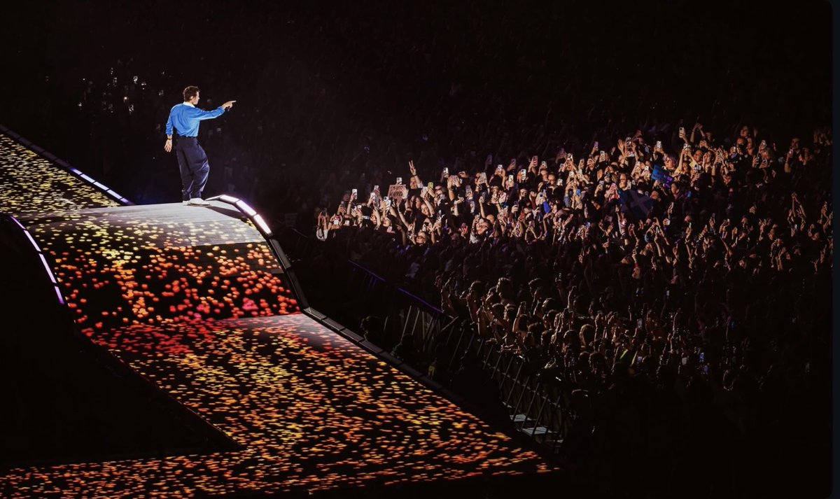 harryfeatgaga's tweet photo. Obsessed with this picture https://t.co/oRdyGnAHgY