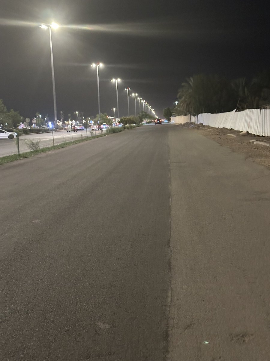 Legal11Advisor's tweet photo. @AmanaAlmadinah  @fahadbuliheshi  @eMoroor  الممشى الي بجانب طريق علي بن أبي طالب بحي الغراء بالمدينة المنورة ، هل هو ممشى للأفراد أو للسيارات !!؟ للأسف السيارات رايح جايه معاه مدري ايش مقصر الطريق بجانبه ، يرجى القيام بمسؤليتكم تلافياً لحوادث دهس مميتة https://t.co/GbFljjw1i4