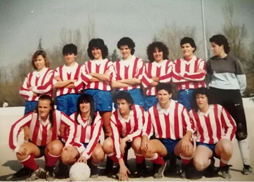 LasColchoneras's tweet photo. Tal día como hoy en 1990 el Atlético Villa de Madrid ganaba la liga. El equipo se disolvió en 1992 con gran parte de sus jugadoras alimentando al Oroquieta Villaverde. 

Fotos: RRSS de exjugadoras https://t.co/12Se6Ec4On