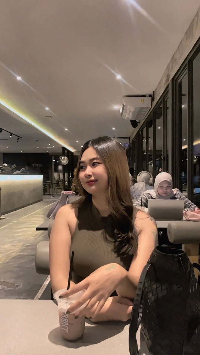 delooongg tweet media