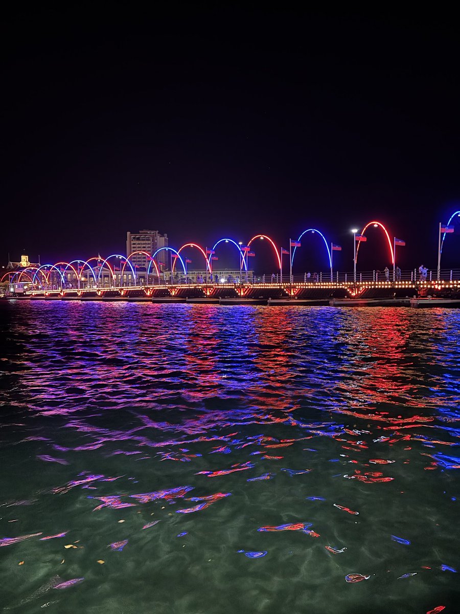 HaitiCuracao's tweet photo. Nan kad selebrasyon 223 lane kreyasyon Drapo Ayisyen an, sou inisyativ Konsila Jeneral Ayiti nan Kiraso, Drapo Ayisyen an ap flote sou “Queen Emma Bridge” pou premye fwa nan listwa. https://t.co/kjPfskqz1a