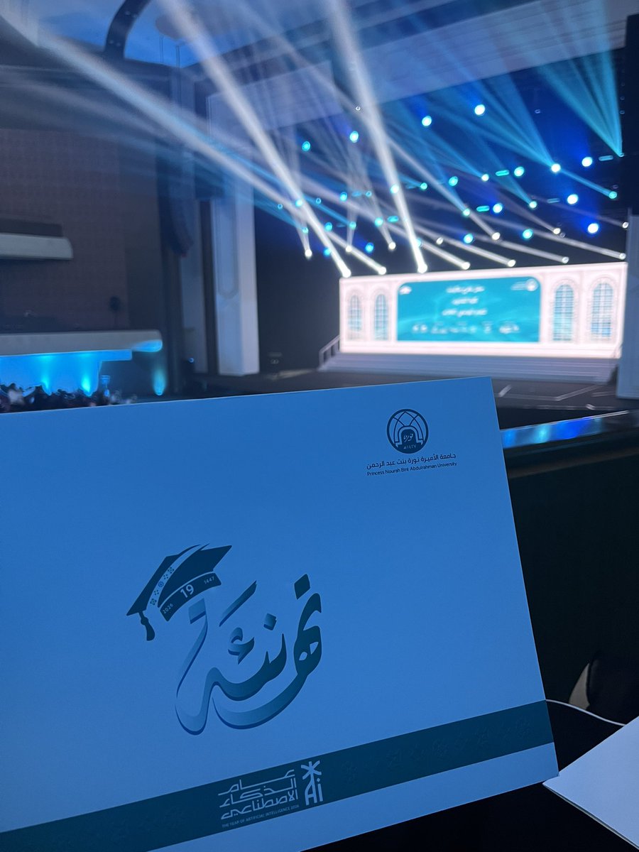DNra22's tweet photo. الحمدلله دائمًا وأبدًا على توفيقه وتيسيره🎓…

من حفل تخرجي ومناقشة بحث التخرج، شعور الإنجاز لا يُوصف، والحمدلله على البلاغ والوصول. https://t.co/1OYfw32pYR