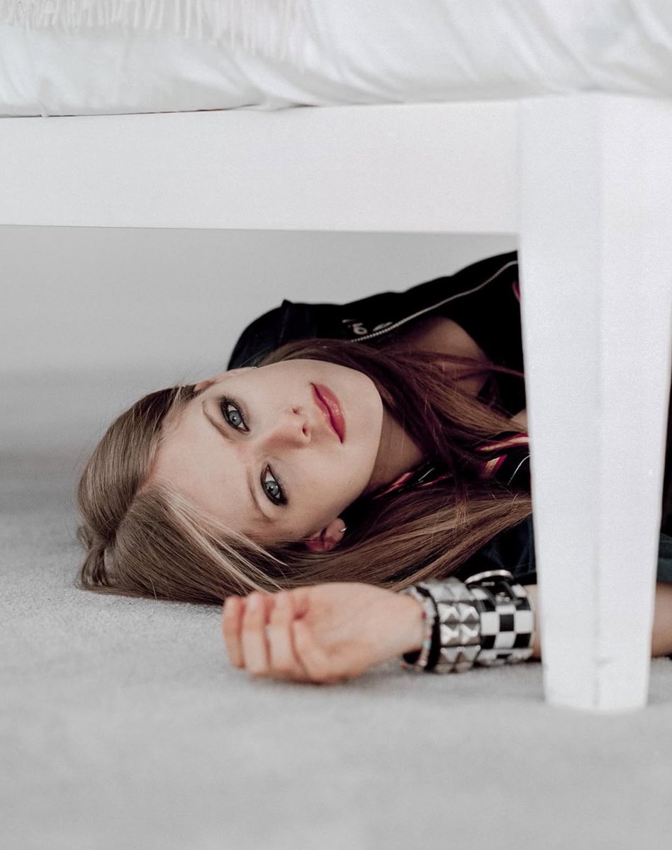 Avril Lavigne Spain tweet media