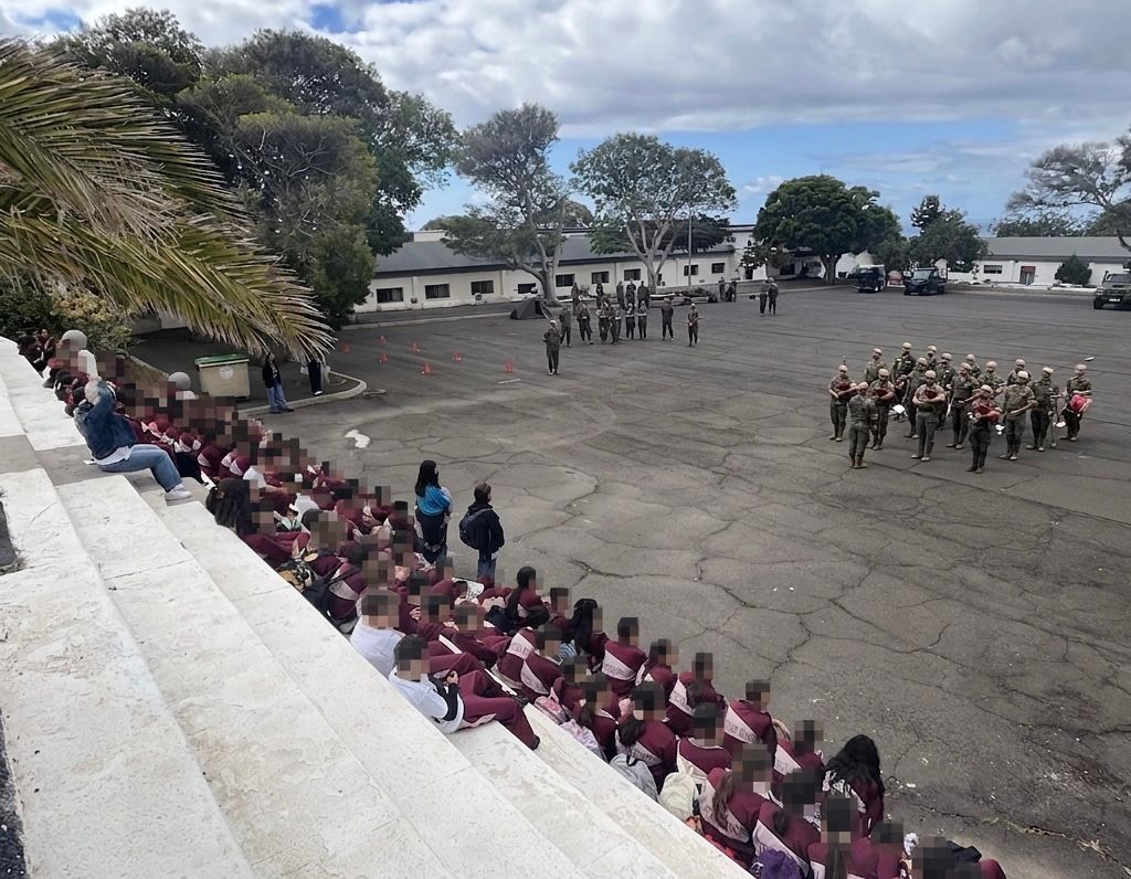 MCANA_ET's tweet photo. ¡Buenas noches🌙!El RI «Tenerife» 49 #BRICANXVI ha recibido la visita de los alumnos del 📚colegio Luther King, de San Cristóbal de la Laguna #Tenerife, donde se les ha mostrado diverso material  experimentando junto al personal de la Unidad una jornada de trabajo.🤝
@MCANA_ET 🇪🇦 https://t.co/IssmfqroTf