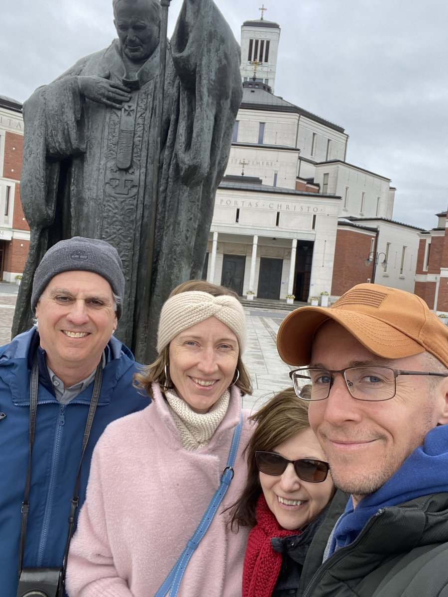 BobbyMixa's tweet photo. Nice to have my parents in Krakow. Unfortunately, the weather isn’t very nice . https://t.co/PoV14v4YTg