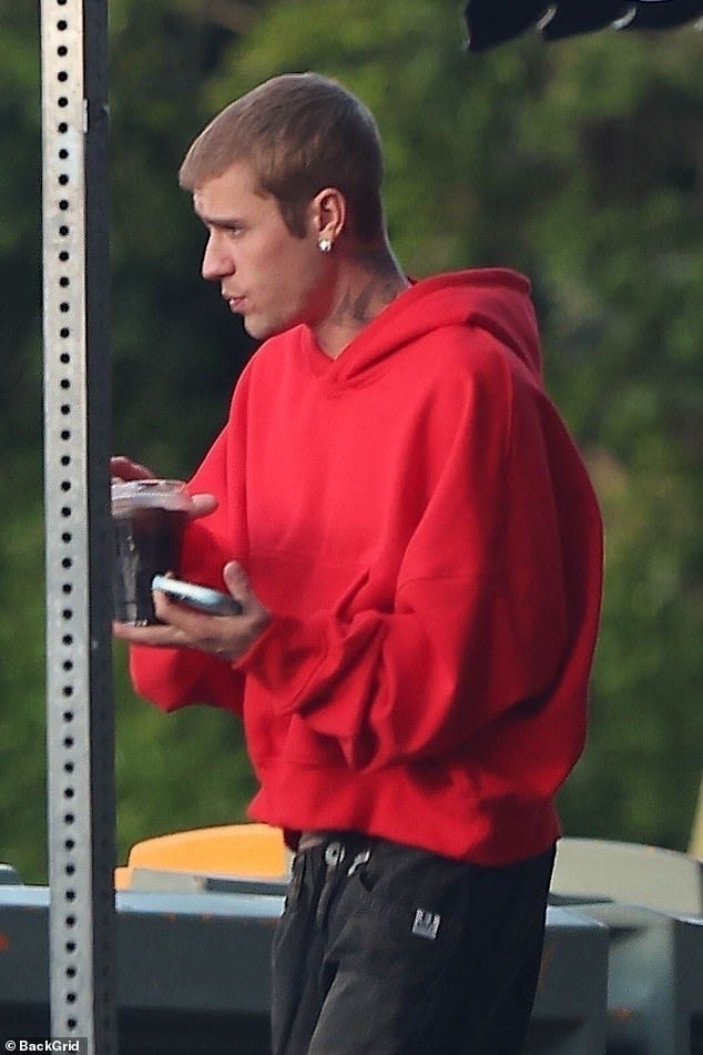 JDBieberDumps's tweet photo. Justin Bieber spotted at Dialog Cafe West Hollywood, California 
(May 19, 2025) https://t.co/ryELVqAqwh