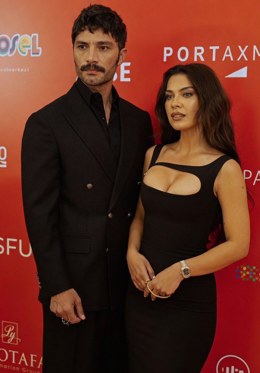 dearnujum's tweet photo. „No need to prove” ladies and gentlemen #ilhanşen and #BiranDamlaYılmaz 

#ilDamKlassÖdülleri #yilser #halef https://t.co/FOEOSW6JIf