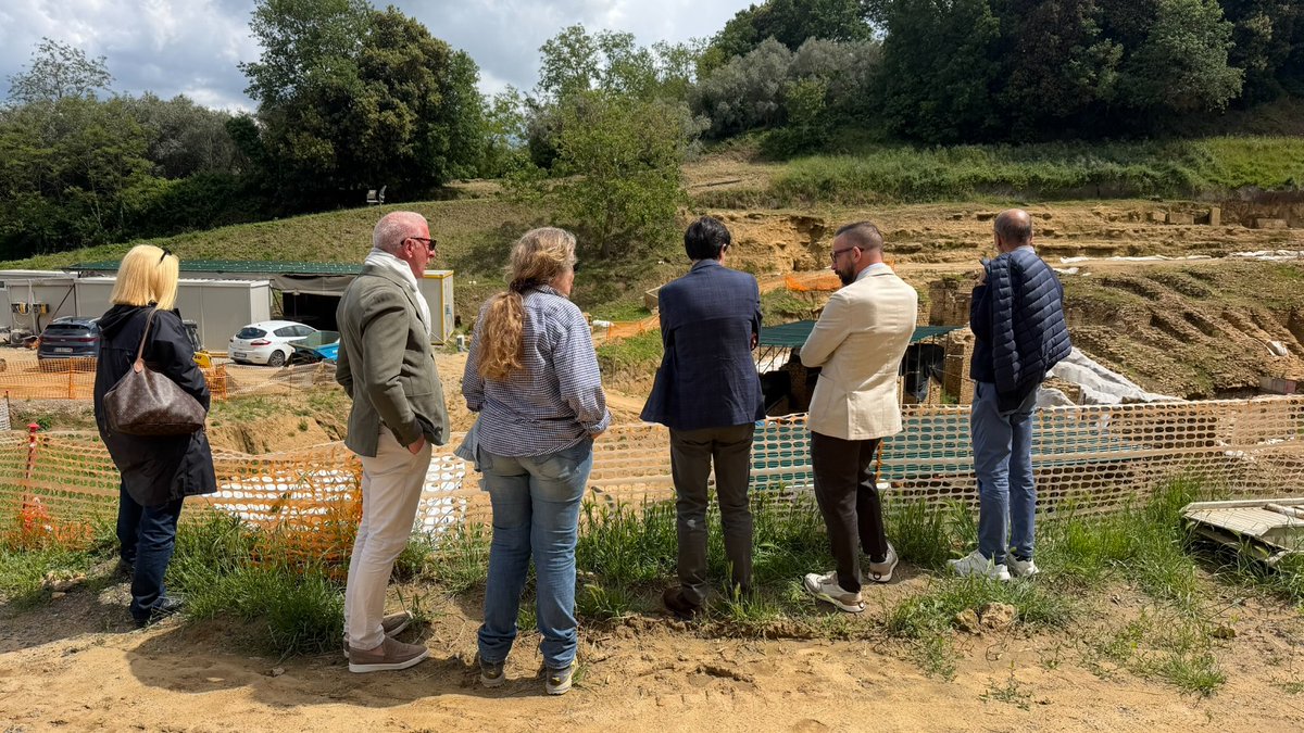 ManfrediPotenti's tweet photo. 🔵 #VOLTERRA: OGGI CON IL #DIPARTIMENTO #CULTURA DELLA #LEGA AGLI #SCAVI DELL' #ANFITEATRO ROMANO

La più importante scoperta archeologica del mondo per dimensioni degli ultimi 150 anni...
Ho voluto conoscere lo stato del lavoro di riemersione di...

https://t.co/IbNXPKusp9 https://t.co/ZQNR5bBeDv