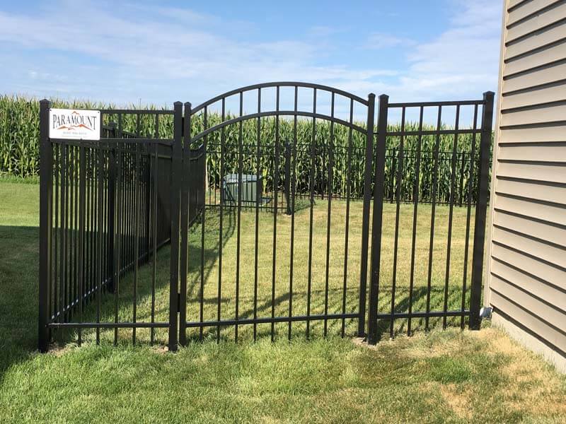 ParamntFenceIL's tweet photo. Transform your yard with a custom residential fence from Paramount Fence! 

Enjoy added privacy, security, and style with options designed to fit your home. 

Expert craftsmanship you can count on. Start your project today! 🏡🔨 

https://t.co/DiyS1nXcQY https://t.co/QHV5o5I442
