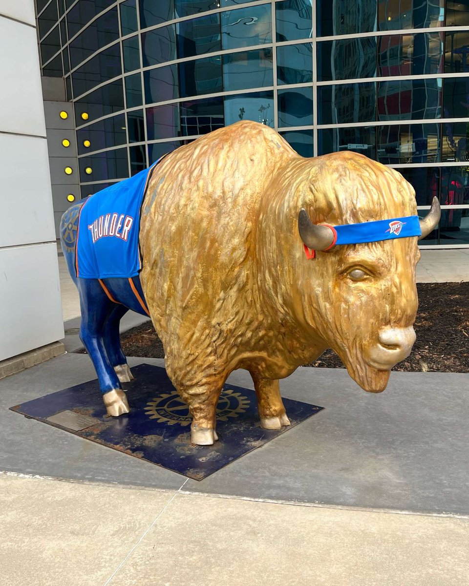 MetroLibraryOK's tweet photo. 🚨 Gameday Alert 🚨 
The Ronald J. Norick Downtown Library is geared up and ready for the Western Conference Finals!

Let's go @okcthunder! 🧡💙 https://t.co/N8OLDn3XS0