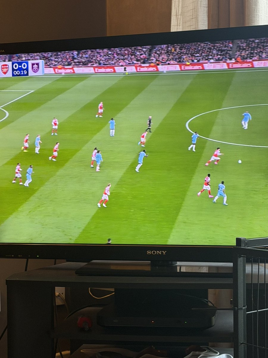 CitehSab's tweet photo. burnley is trying to scare arsenal by playing in sky blue for sure https://t.co/i3YrccINLL