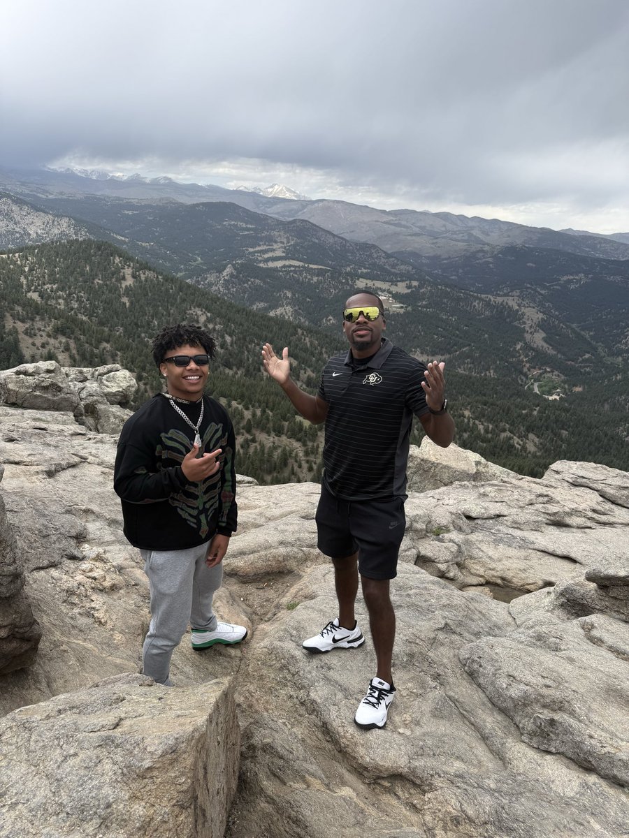 Quis2fye_'s tweet photo. Really appreciate @Coach_Shadd and Colorado Football for showing me and my family great hospitality this weekend!! #skobuffs🦬
@shelton_felton @BrennanMarion4 @CoachBox6 @4Jmack @LaBrandonHudson @CoachJGolden @Coach_CA912 https://t.co/qMkviHvQG4