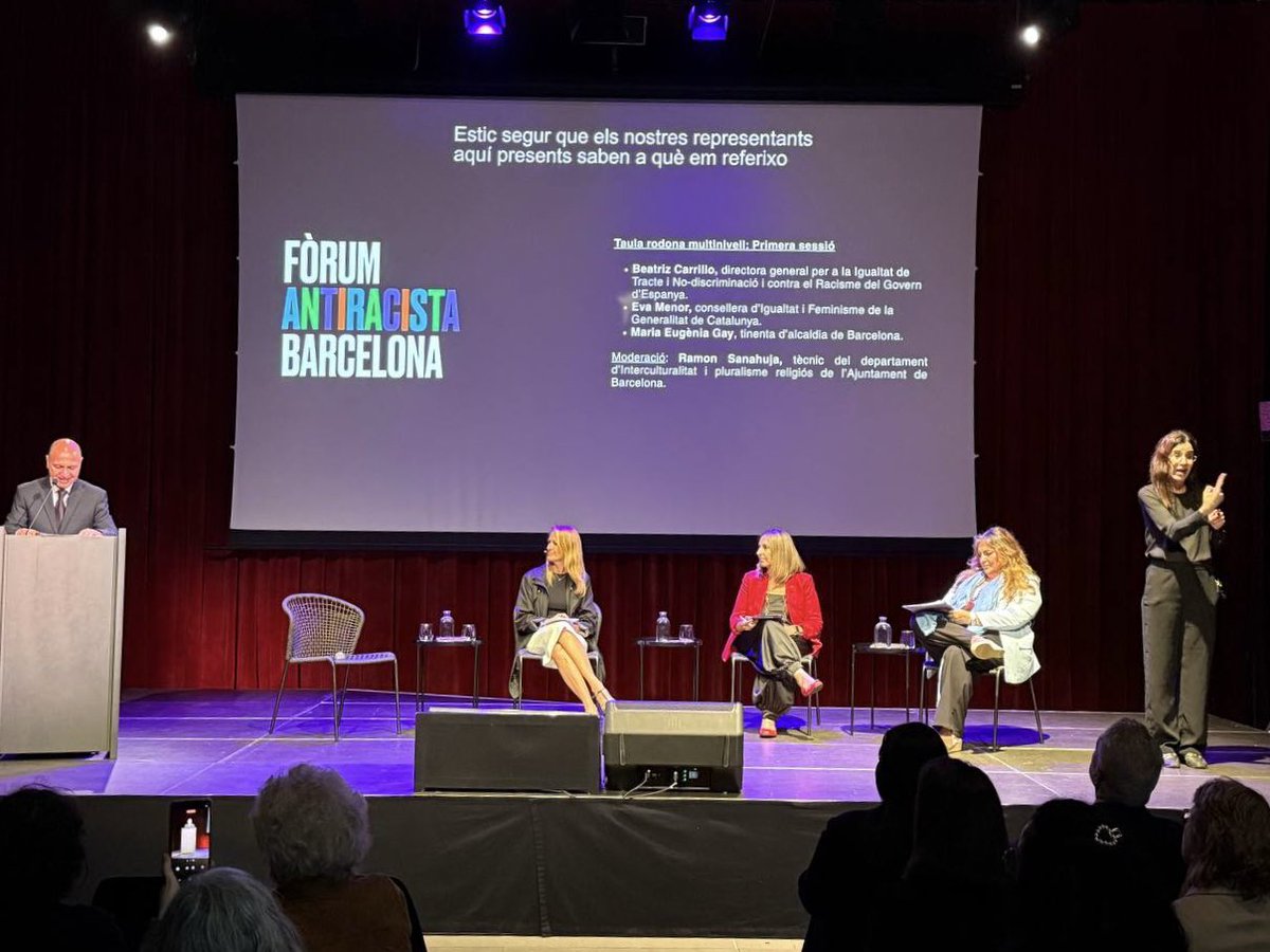 igualtatcat's tweet photo. 👥 Avui, la consellera @evamenorc, la tinenta d'alcaldia @MariaEugeniaGay i la directora general @BeaMCarrillo han compartit idees sobre el paper de les organitzacions internacionals en la lluita contra el racisme.

Un diàleg multinivell basat en la cooperació i els drets humans. https://t.co/9bafVj73wX