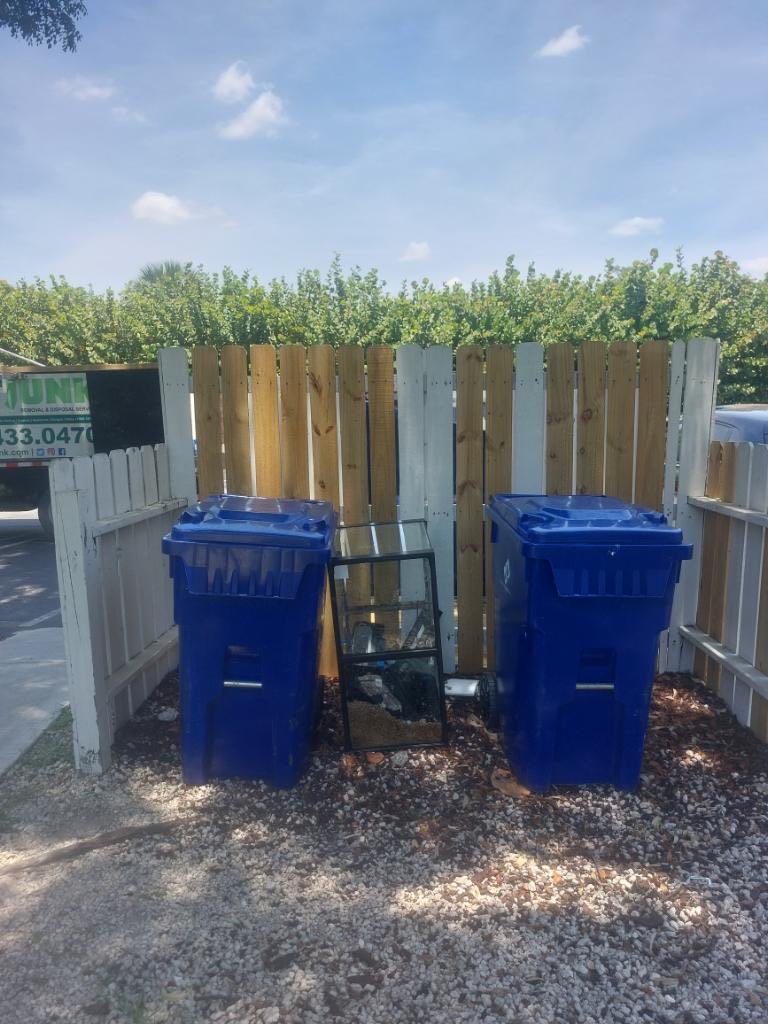 outjunk's tweet photo. Out Junk wishes you a great week ahead!
📞305-433-0470
https://t.co/eRnK2pmm3h

#junkremoval #junkremovalservice #trashremoval #garbageremoval #miami #northmiami #miamidade #broward #happymonday #happyweek https://t.co/8mjALdLymP