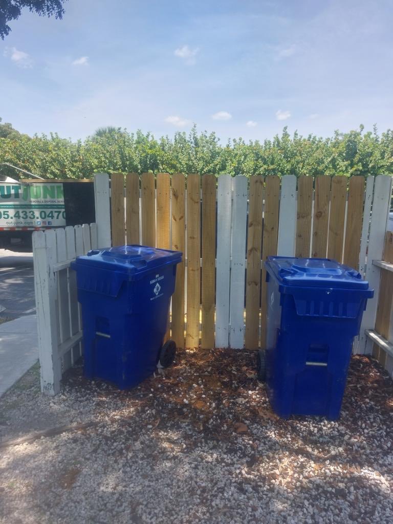 outjunk's tweet photo. Out Junk wishes you a great week ahead!
📞305-433-0470
https://t.co/eRnK2pmm3h

#junkremoval #junkremovalservice #trashremoval #garbageremoval #miami #northmiami #miamidade #broward #happymonday #happyweek https://t.co/8mjALdLymP