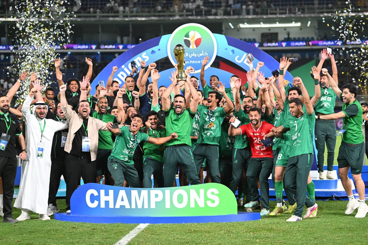 KuwaitFA's tweet photo. 🏆 العربي بطلاً لكأس سمو ولي العهد حفظه الله  
للموسم الرياضي 2025-2026 💚

ويحقق اللقب للمرة العاشرة في تاريخه بعد ليلة كروية جماهيرية مميزة 🇰🇼

#العربي_الكويت #كأس_ولي_العهد https://t.co/3Rjwjy2EYz